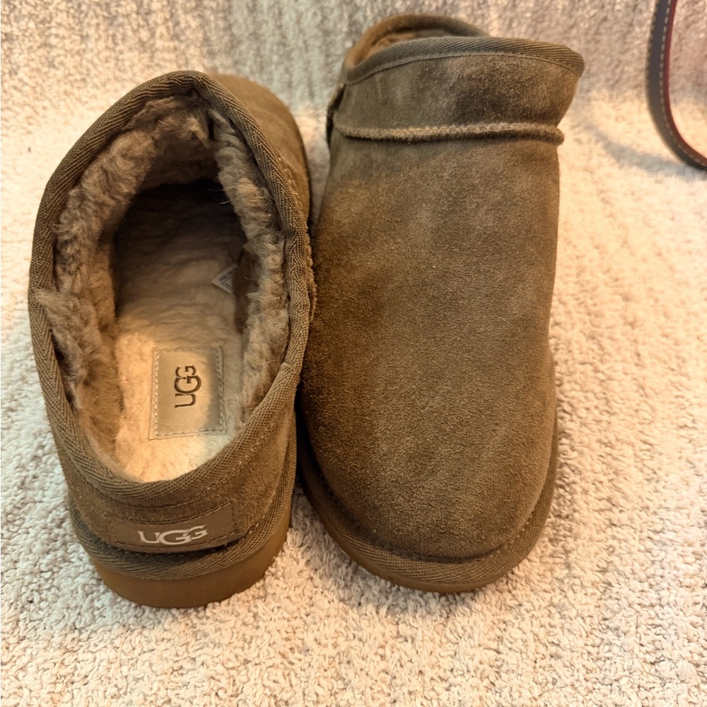 UGG classic slipper